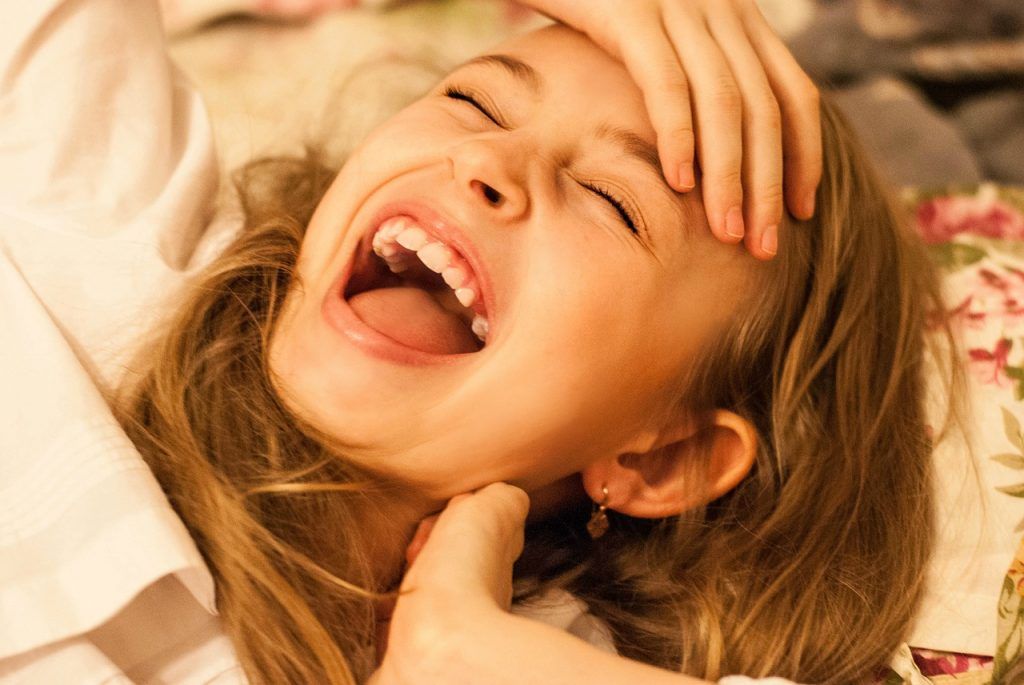 laughter-1369402_1280